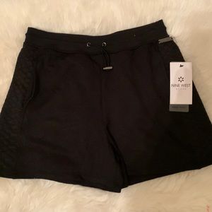 Nine West NWT BLACK Active Short w/ front pockets SZ S